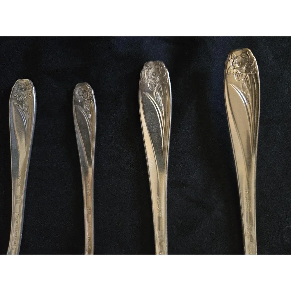 Vintage 1847 Rogets Bros Daffodil Set of 4 Serving Pieces Silverplate Flatware